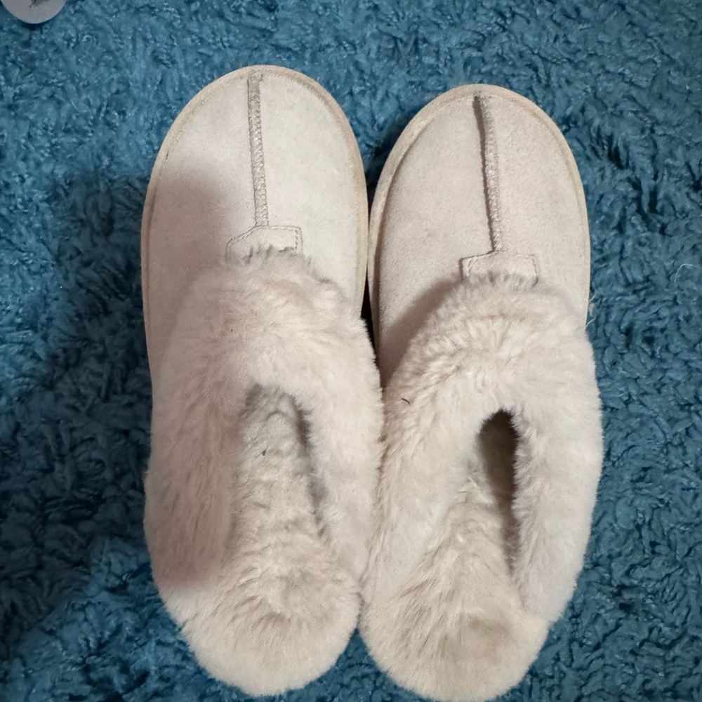 NEW LOWER PRICE Cozy Faux Fur Lined Slippers//. NEW LOWER PRICE !!’